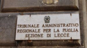 Targa all'ingresso del Tribunale Amministrativo Regionale per la Puglia, Sezione di Lecce