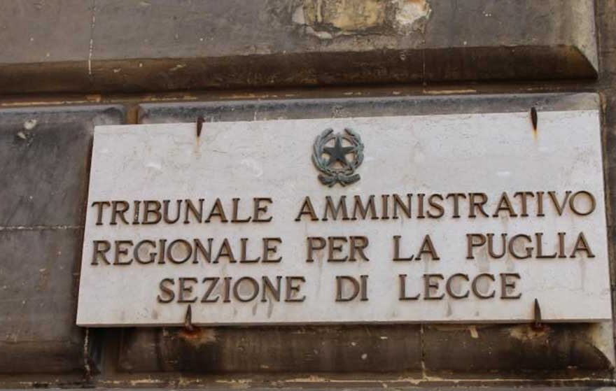 Targa all'ingresso del Tribunale Amministrativo Regionale per la Puglia, Sezione di Lecce