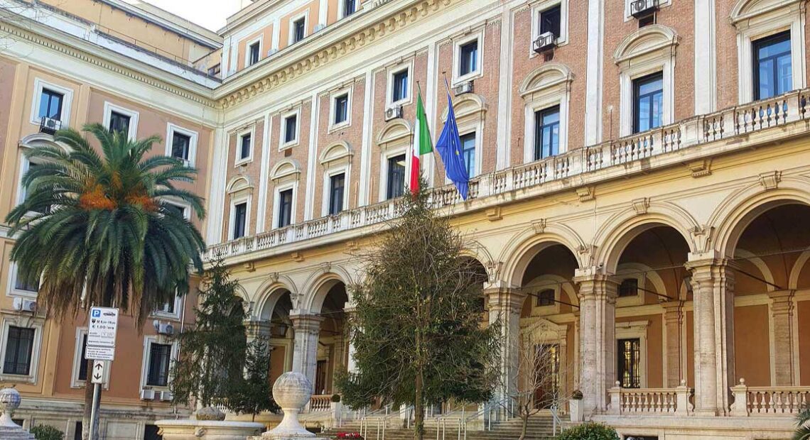 La sede del Ministero delle Infrastrutture e dei Trasporti a Roma per la bozza sul bando tipo balneari