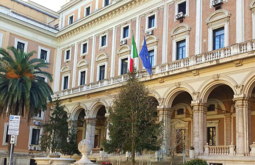 La sede del Ministero delle Infrastrutture e dei Trasporti a Roma per la bozza sul bando tipo balneari